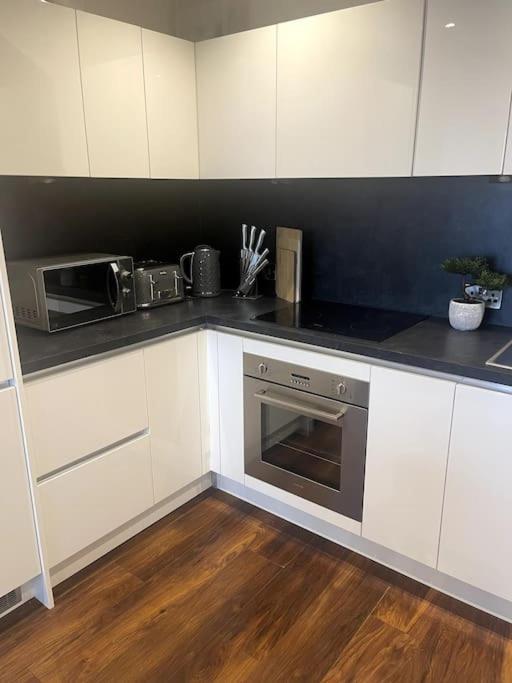 Lovely 2-Bedroom Condo With Balcony Manchester Exteriör bild