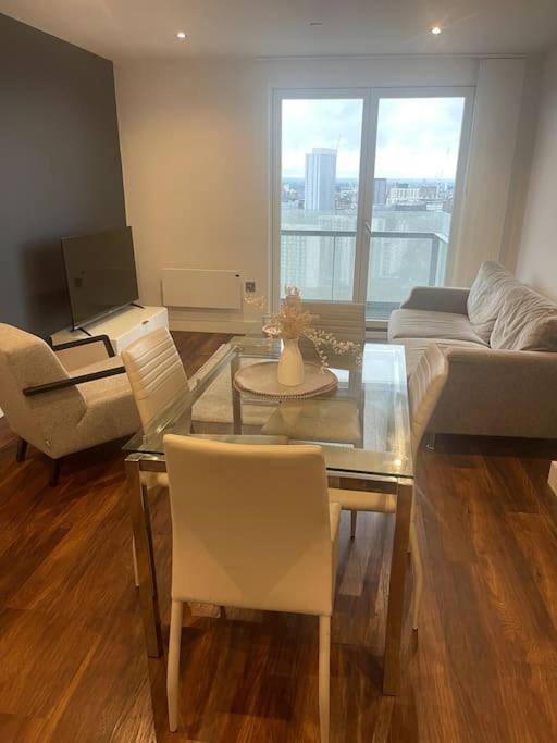 Lovely 2-Bedroom Condo With Balcony Manchester Exteriör bild