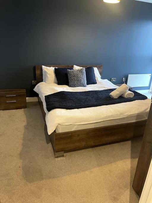 Lovely 2-Bedroom Condo With Balcony Manchester Exteriör bild
