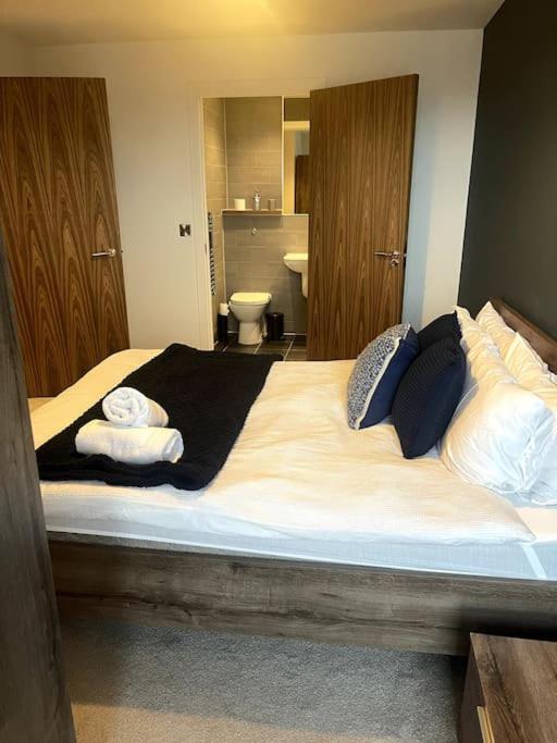 Lovely 2-Bedroom Condo With Balcony Manchester Exteriör bild